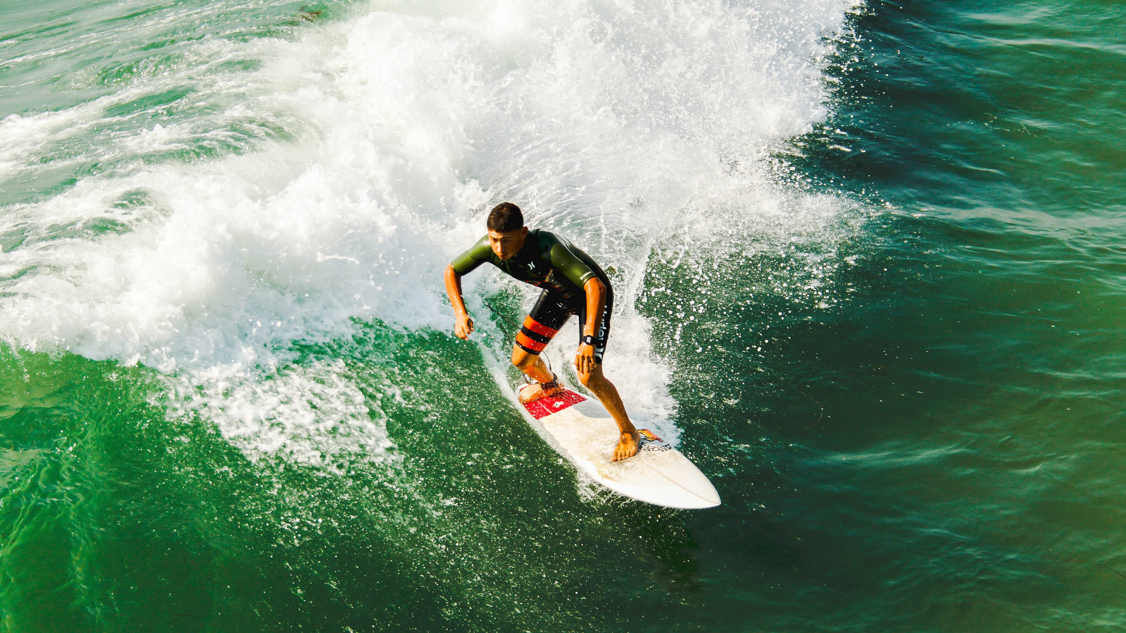 开云体育APP下载-布克彻底打爆防线！湖人快船同城德比见证新王诞生